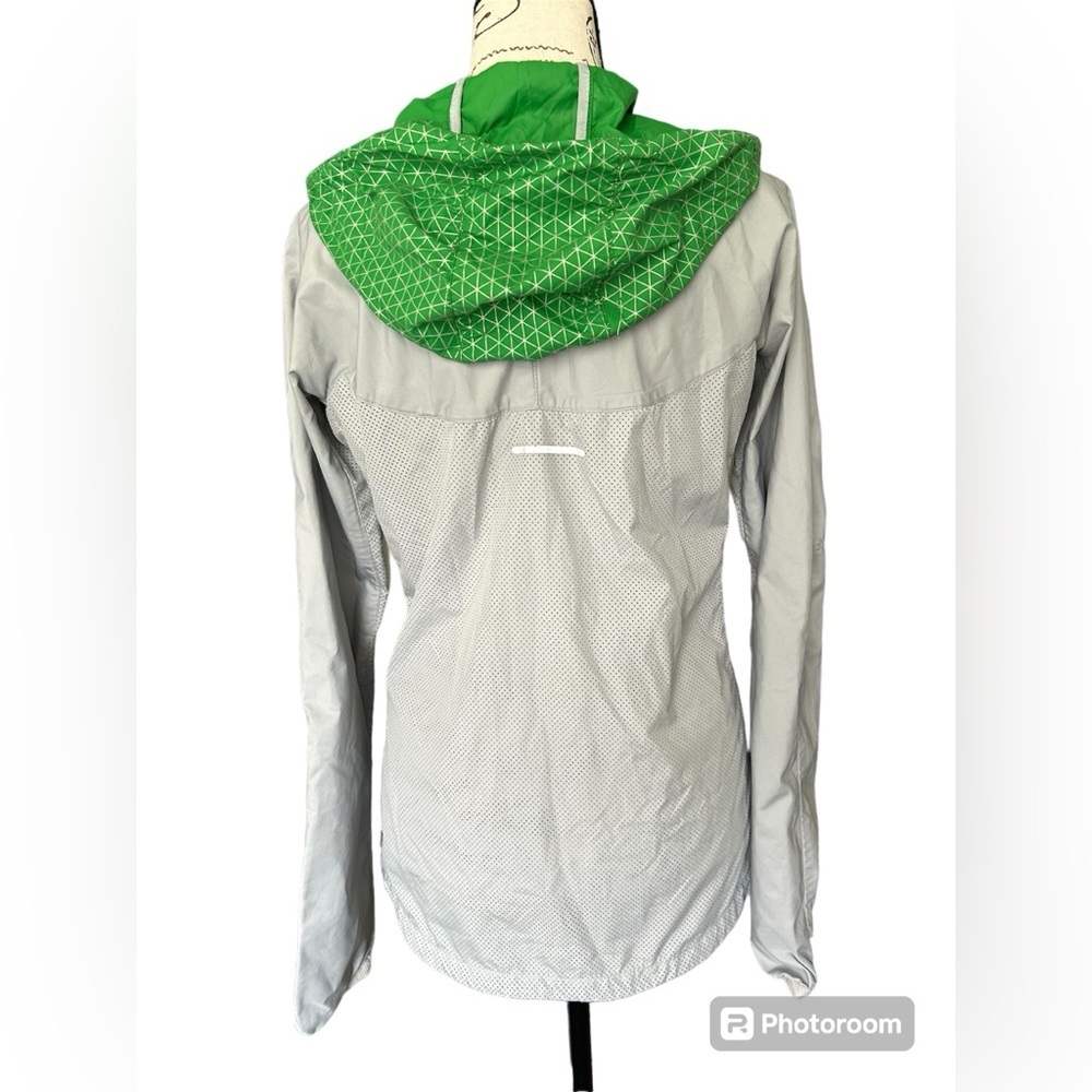 Nike women’s lightweight windbreaker gray, pink and green size small - Picture 3 of 15